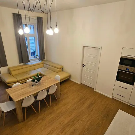 Maxmilian**** S Parkovanim Zdarma Apartment Karlovy Vary