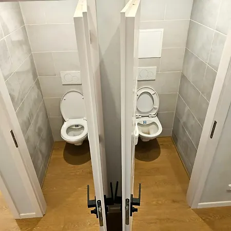 Maxmilian**** S Parkovanim Zdarma * Karlovy Vary