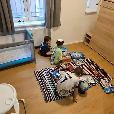 Maxmilian**** S Parkovanim Zdarma